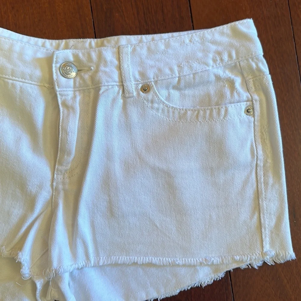 Michael Kors white denim shorts - Picture 2 of 3